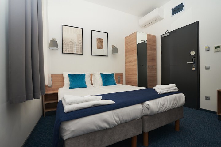 Room 33 of 79