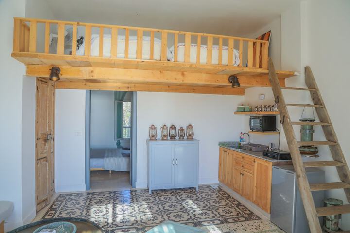 Room 4 of 70