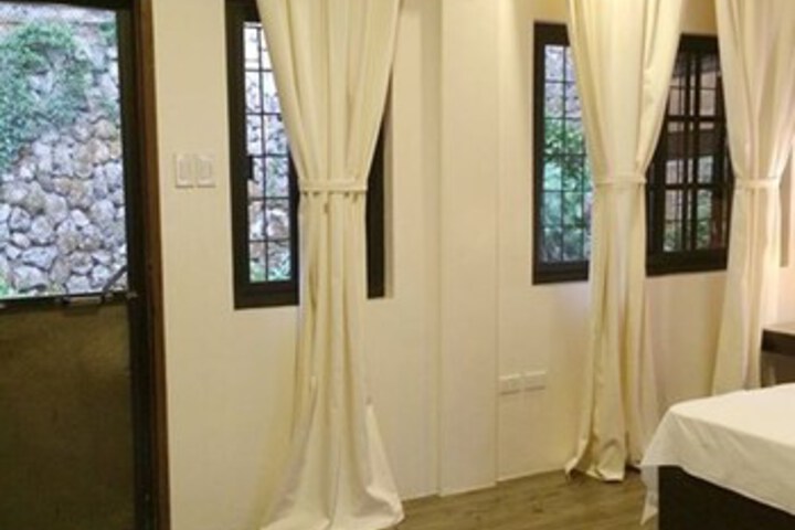Room 8 of 14