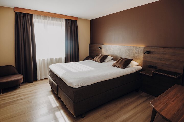 Room 26 of 77