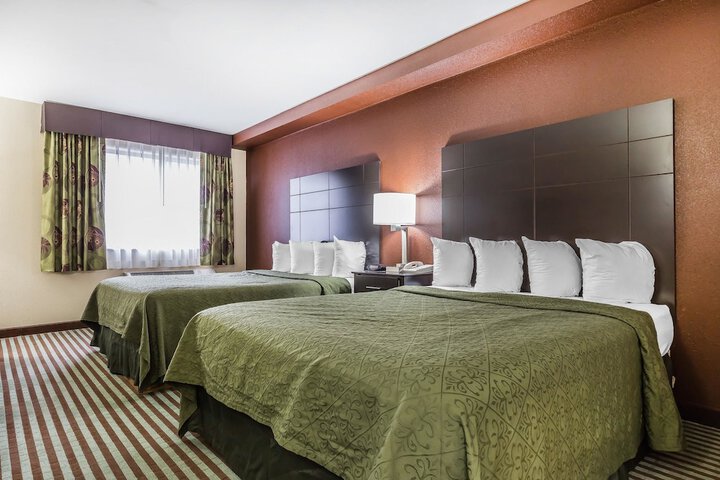 1 Queen Bed (6 of 12)