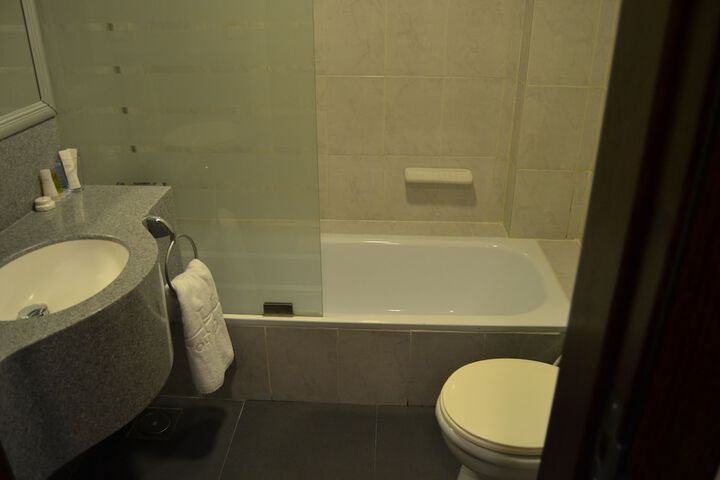 Room 32 of 52