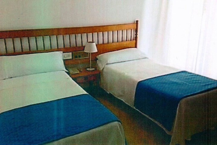 Room 2 of 6