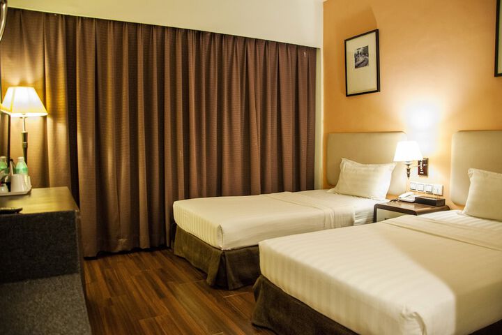 Room 9 of 28