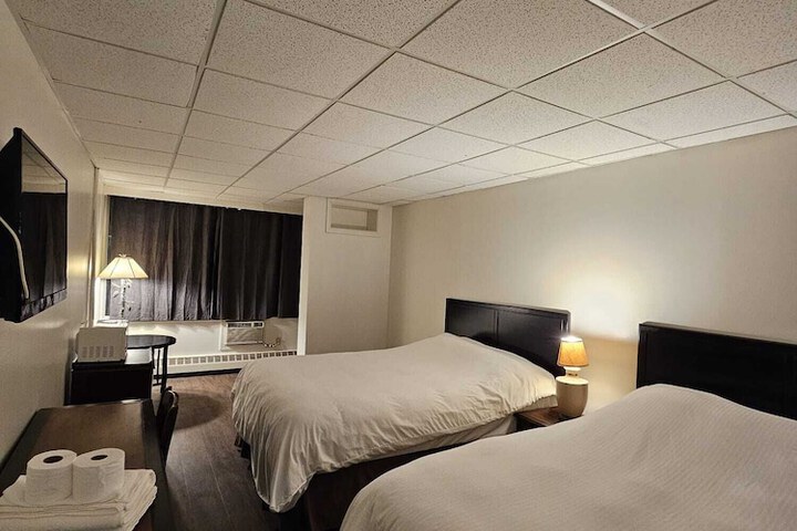 Room 2 of 20