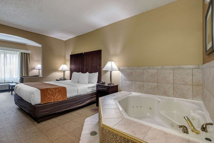 Suite 2 Queen Beds Sofa (9 of 24)