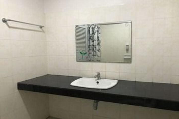 Room 6 of 23