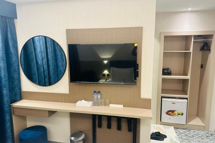 Room 6 of 33
