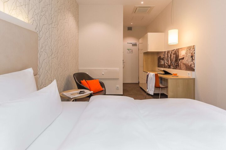 Room 32 of 119