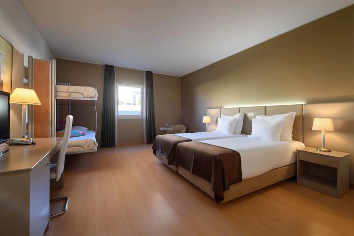 Room 9 of 36