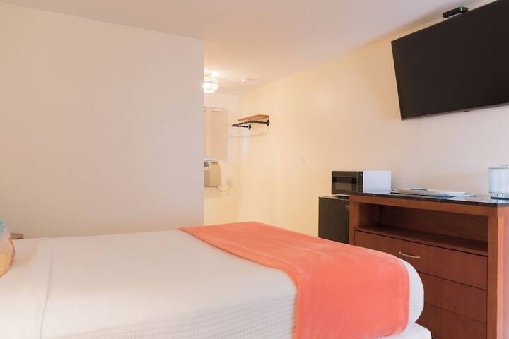 Room 8 of 16