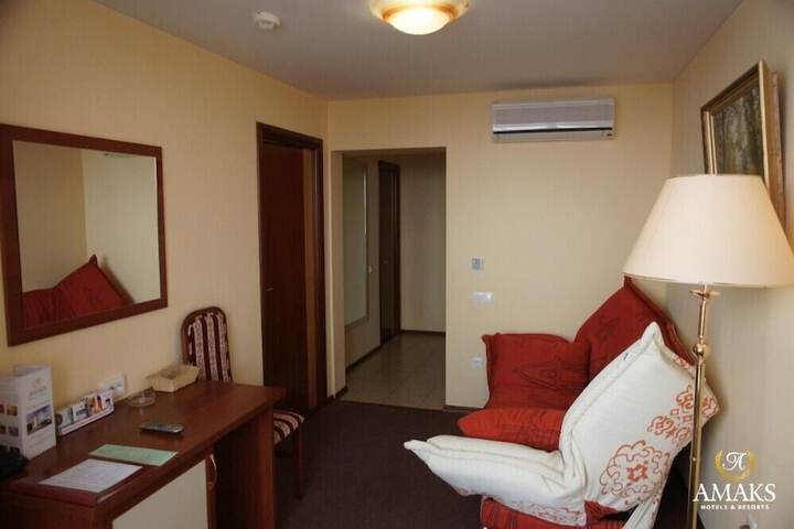 Room 12 of 28