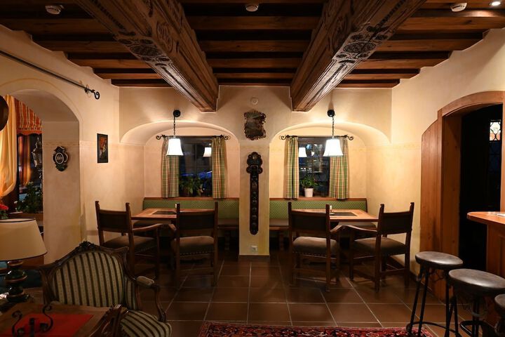 Lounge 73 of 83