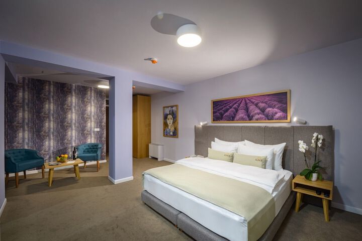 Room 20 of 102