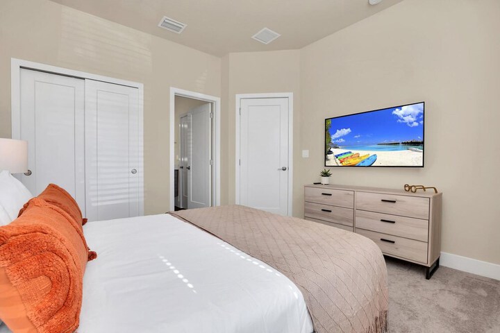 Room 9 of 31