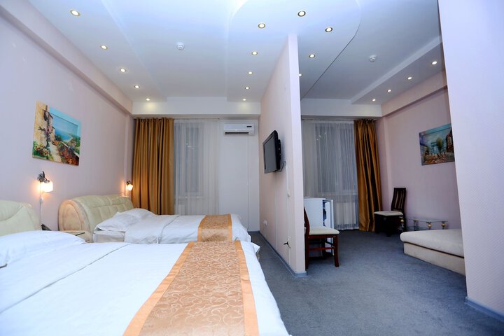 Room 11 of 26