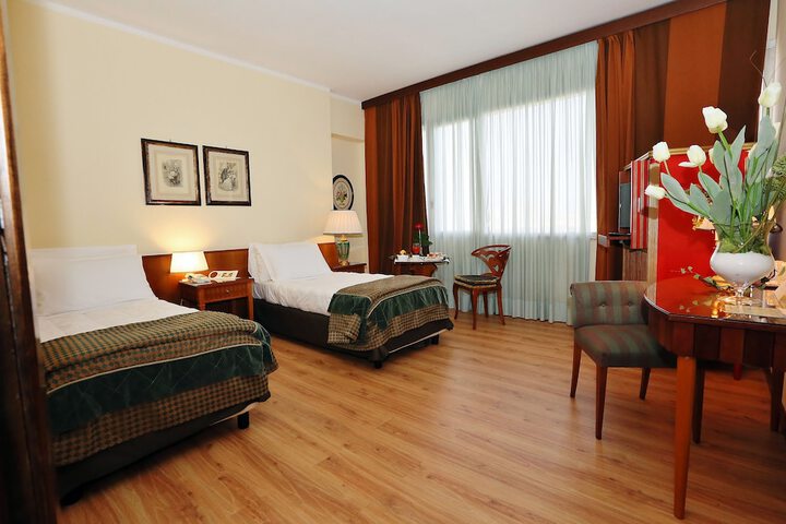Room 9 of 50