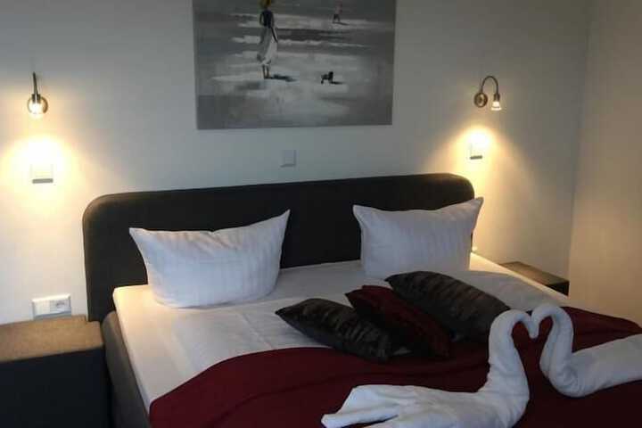 Room 9 of 37