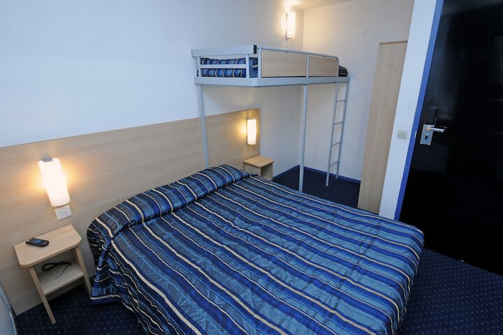 Room 7 of 25