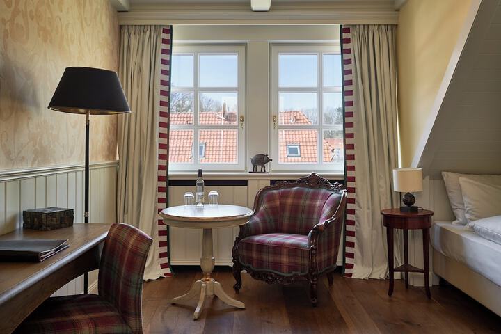 Room 27 of 64