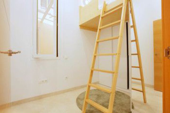 Room 6 of 30