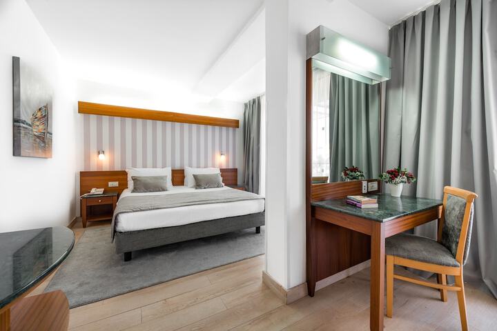 Room 12 of 73