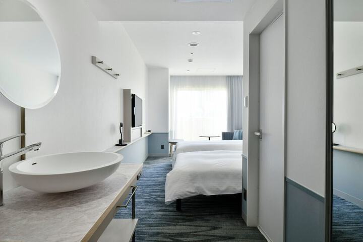 Room 33 of 203
