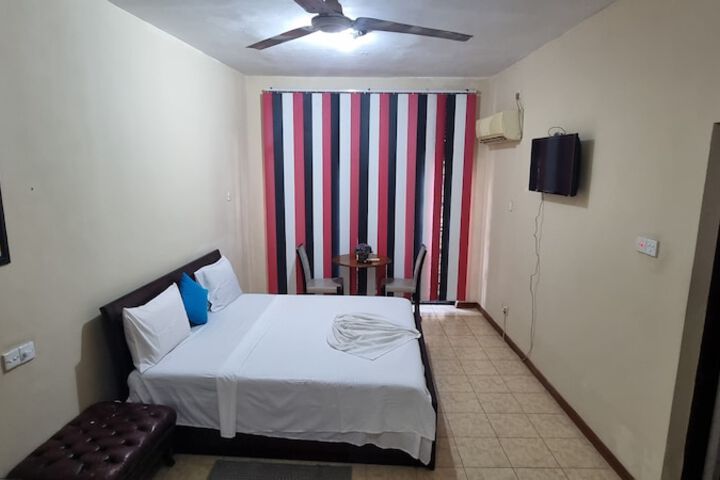 Room 3 of 10