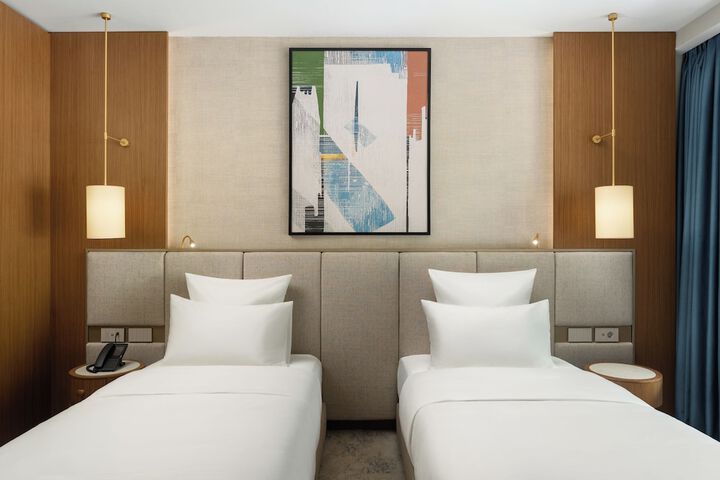 Room 25 of 148