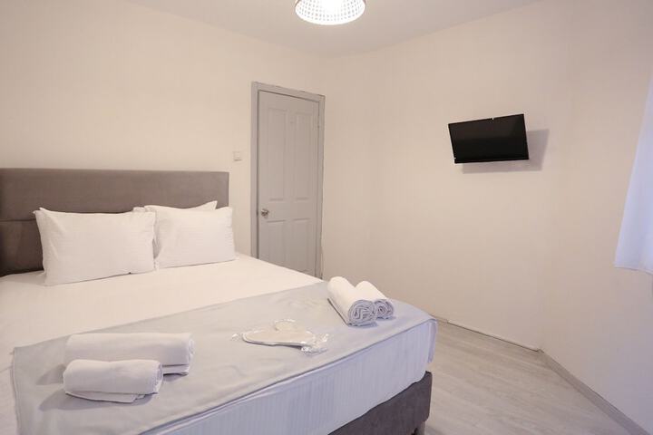 Room 11 of 21