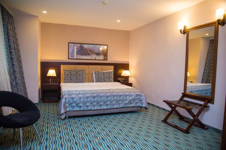 Room 8 of 33