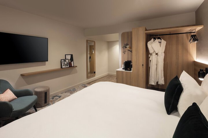 Room 40 of 178