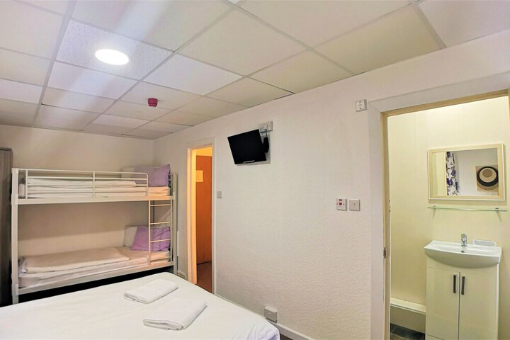 Room 63 of 102
