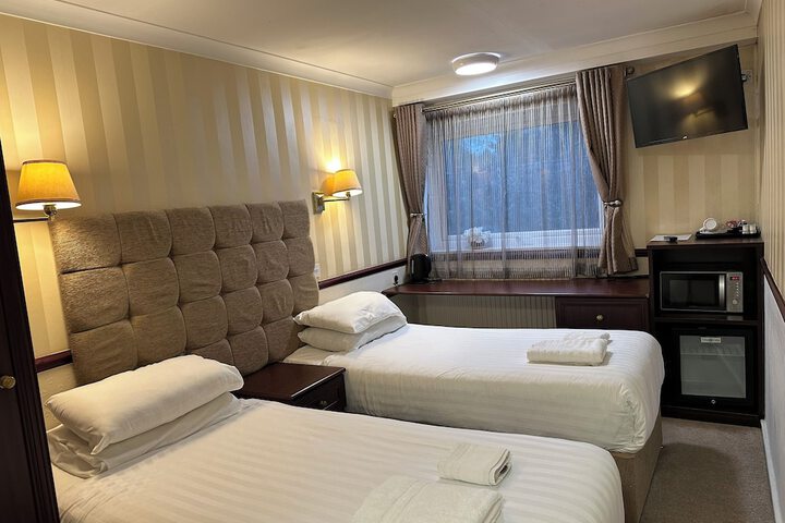 Room 27 of 74