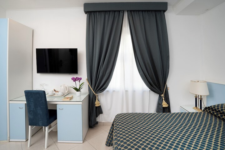 Room 12 of 78