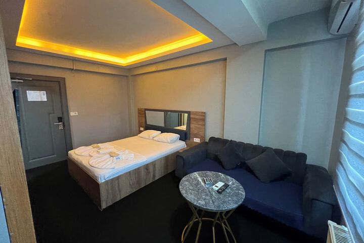 Room 5 of 11