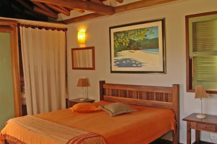 Room 4 of 7