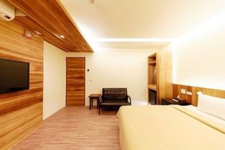 Room 6 of 25