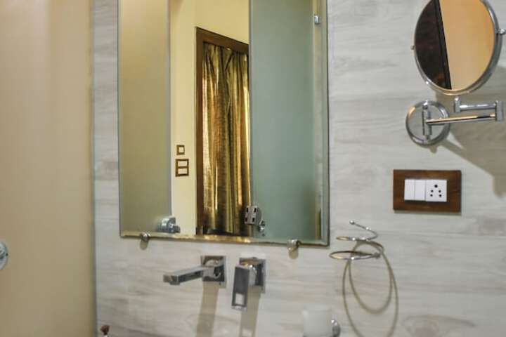 Room 20 of 34