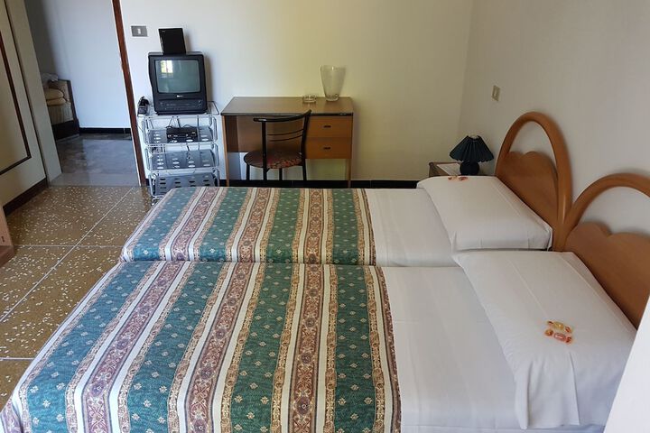 Room 9 of 39