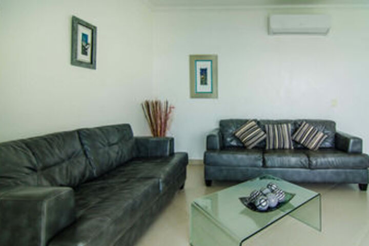 Room 6 of 12
