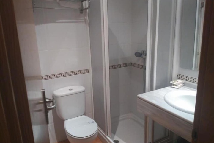 Room 6 of 14