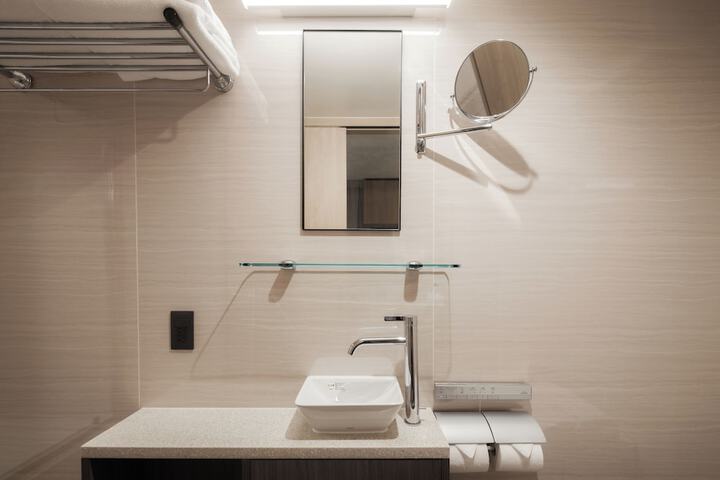 Room 28 of 63