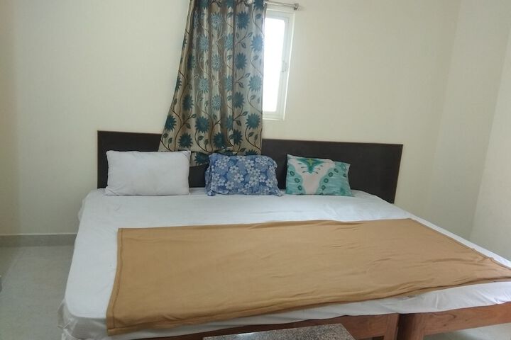 Iroomz Sri Srinivasa Residency