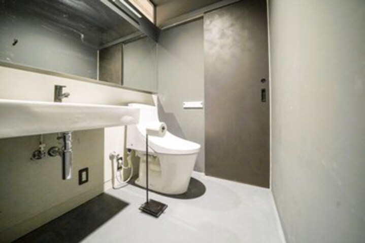 Room 6 of 214