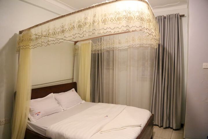 Room 9 of 39