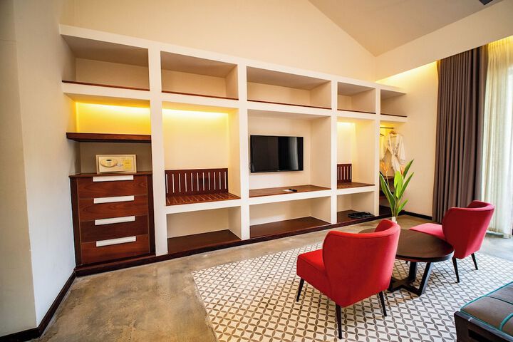 Room 53 of 252