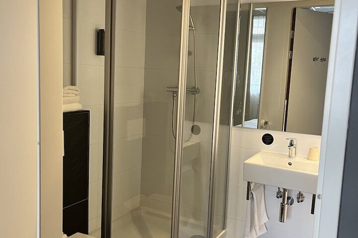 Room 19 of 28
