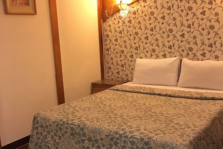 Room 12 of 71