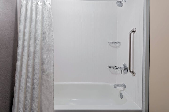 Room 16 of 39